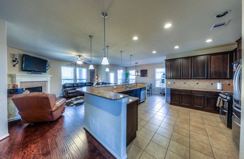 El Lago House | Family friendly gorgeous home with tuscany/western flair,pool, pool table