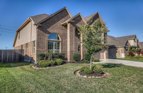 El Lago House | Family friendly gorgeous home with tuscany/western flair,pool, pool table