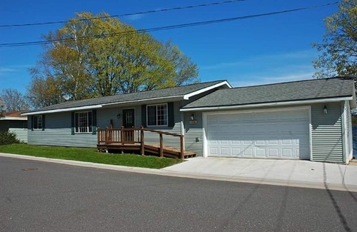 Munising House | Family Friendly Home on Lake Superior! Wake up to a Pictured Rocks Sunrise!