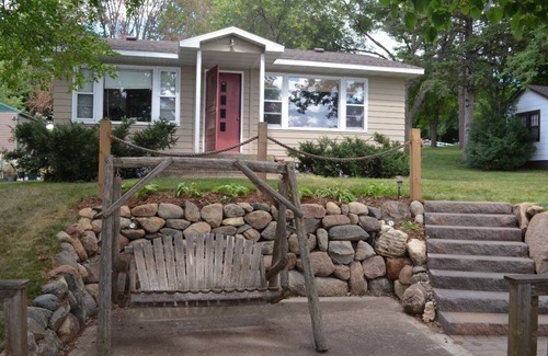 Annandale Cabin | Family Friendly Lake Place Retreat. Fishing, Swimming, Camp Fires and More.