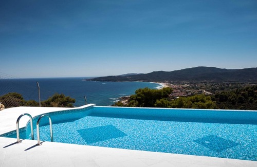 Sarti Villa | family-friendly, luxurious villa with pool