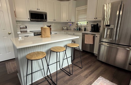 Troutville House | Family-Friendly Mountain Retreat EV Charger Peloton Pet Welcome