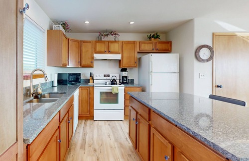 Copalis Beach House | Family-friendly oceanview escape with spacious, wrap around deck and free Wifi