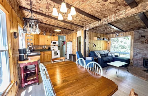 Minden Hills Cottage | Family friendly retro cottage with huge waterfront