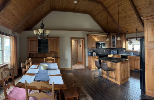 Stratton Mountain House | Family Friendly Stratton Home for All Seasons, 7 min to ski mountain