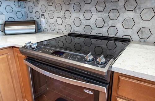 Rio House | Family-friendly single home/Walking distance to shopping center and restaurants