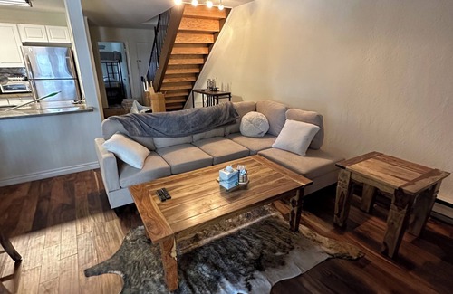 Incline Village Condo | Family Friendly - Sleeps 6 - King Bed - Centrally located, 10 mins to Beach/Ski