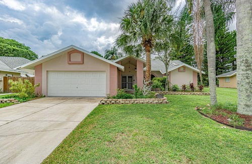 Elfers House | Family friendly pool home/3 bed 2 bath/pet friendly/near Beaches and Tampa