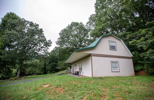 West Jefferson Apartment | Family-Friendly Barn Retreat in West Jefferson, NC