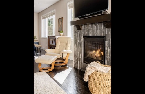 Kenmore House | Family Friendly w/ Outdoor Fireplace & Central AC