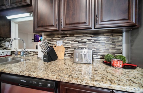 Southside House | ~Family Funhouse Sleeps 12 Heated Pool & Spa~