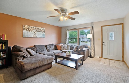 Waterloo House | Family Getaway 2BR/2BA with Sauna - Air Hockey - Bar