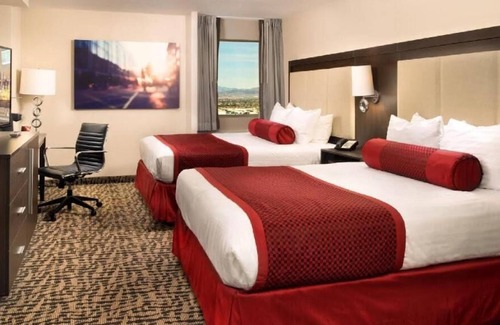 Gateway District House | Family Getaway! 3 Serene Units, 2 Pools, Casino, Near Town Square Las Vegas