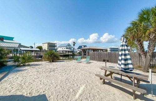 Gulf Shores House | Family Getaway! Blue Bungalow w Pool! 4min Walk to Beach!