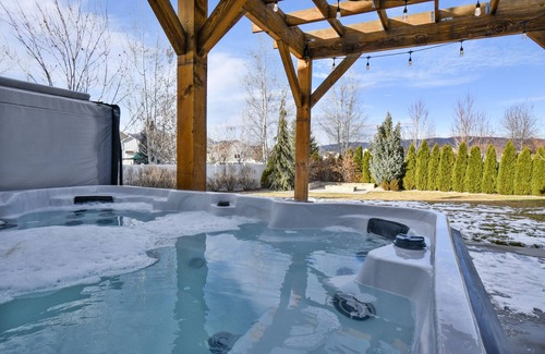 Heber House | Family groups, hot tub, sleeps 16, 6br4ba, firepit
