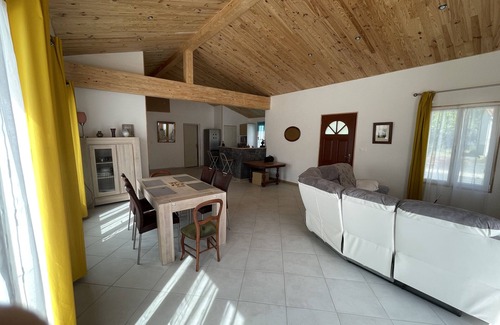 Cheray House | Family home 2.5km from the beach