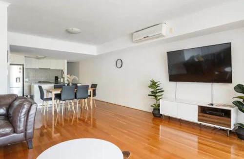 Fremantle Apartment | Family Havenideal Location & Spacious