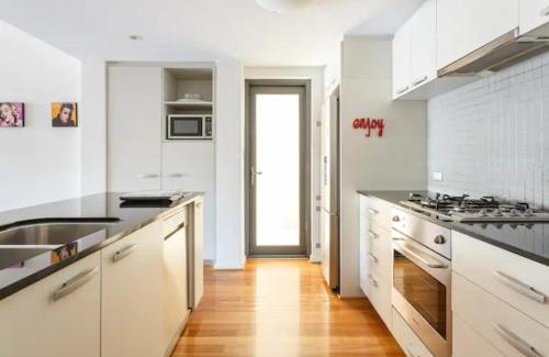 Fremantle Apartment | Family Havenideal Location & Spacious