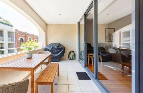 Fremantle Apartment | Family Havenideal Location & Spacious
