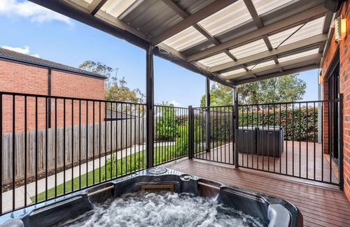Highton House | Family Heaven in Geelong - Spa, BBQ, Game area and Great WiFi