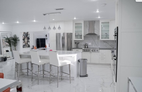 Hollywood Lakes House | Family Home, 5 min Beach 15 min Hardrock Casino 4 min Downtown hollywood