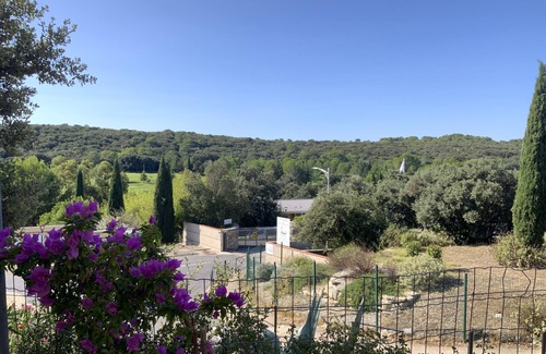Garrigues House | Family home at the entrance to Golf de Vacquerolles in Nîmes.