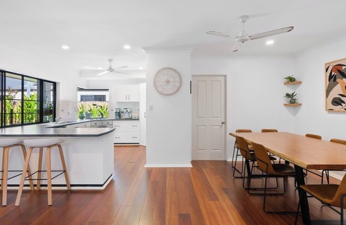 Clifton Beach House | Family home with pool 2 mins to beach & playground