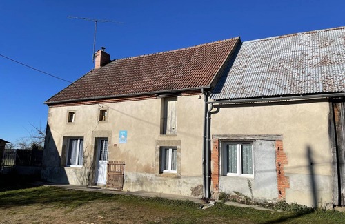 Saint-Genest Cottage | Family home with enclosed garden, near thermal spa