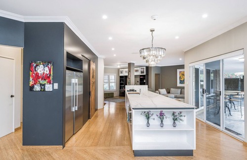 The Vines House | Family home with pool, spa and games room. Perfect for a retreat or bridal party