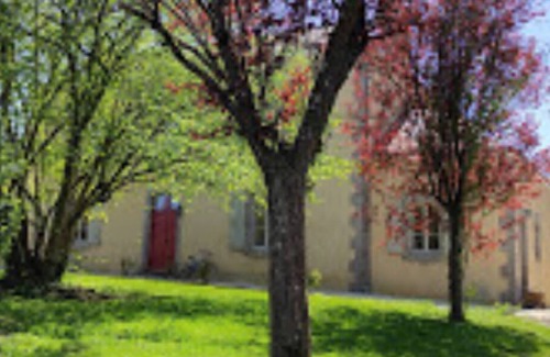 Chailland House | Family house 10 pers/Swimming pool/Services +/All inclusive.