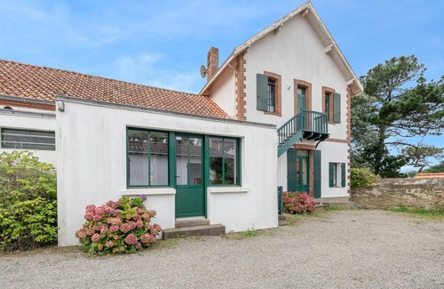 Prefailles Ski Chalet | Family house for 13, at 200m from the sea
