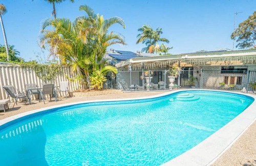 Labrador House | Family Oasis: Pool, BBQ, Central Gold Coast Fun!