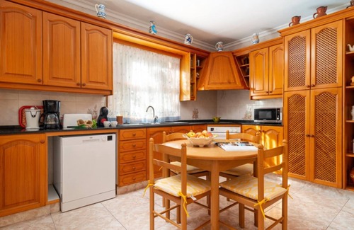 Crestatx Villa | Family Oasis: Private Pool Retreat for 8 Guests!
