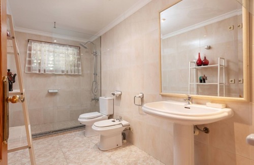 Crestatx Villa | Family Oasis: Private Pool Retreat for 8 Guests!