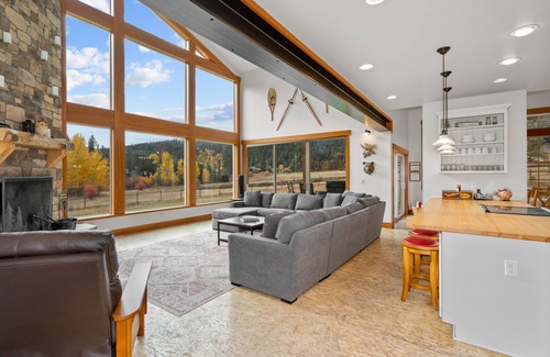 Leavenworth House | Family & Pet friendly lodge, sleeps 12 guests, dogs ok, on the Wenatchee River.