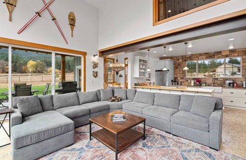 Leavenworth House | Family & Pet friendly lodge, sleeps 12 guests, dogs ok, on the Wenatchee River.