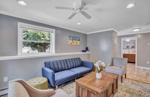 Hampton Apartment | Family, Pet & Kid-Friendly Apartment - Backyard - Grill