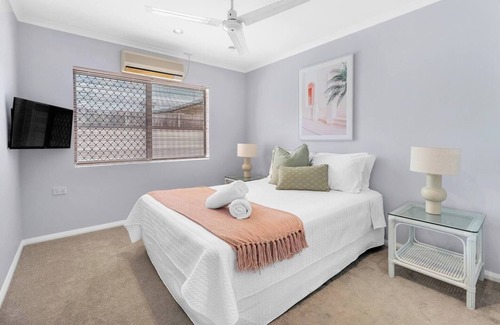 Edge Hill House | Family Retreat A Spacious Poolside Stay