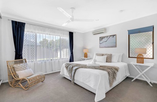 Edge Hill House | Family Retreat A Spacious Poolside Stay