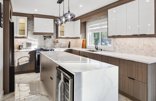 Langley House | Family Retreat | Hot Tub, Fire Pit, Outdoor Theater & Games