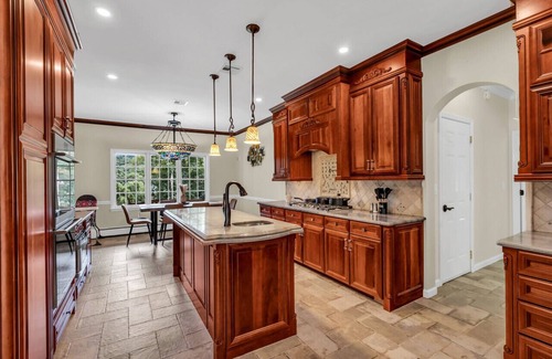 Stony Point Apartment | Family Retreat with Autumn Views and Game Room