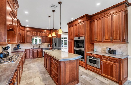 Stony Point Apartment | Family Retreat with Autumn Views and Game Room