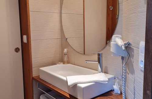 Vitry-aux-Loges Bed & Breakfast | Family Room with Garden & Pool Access in Vitry-aux-Loges