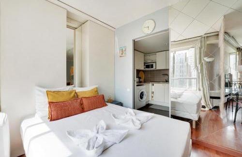 15th Arrondissement Apartment | Family Seine & Spacious Flat 8min walk to EiffelTower AC