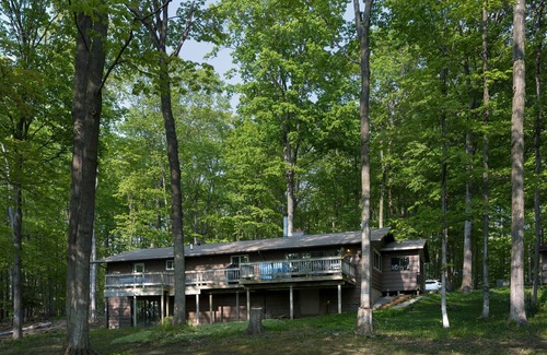 Charlevoix House | Family-sized house in the woods, 5 min to lake Michigan