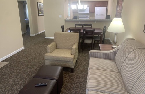 Berkeley House | Family sized resort townhouse sleeps 12. Great amenities. Near attractions.