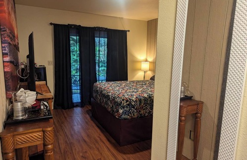 Volcano Villa | Family Suite #3 - 2 Rooms and Hot tub in quiet Volcano