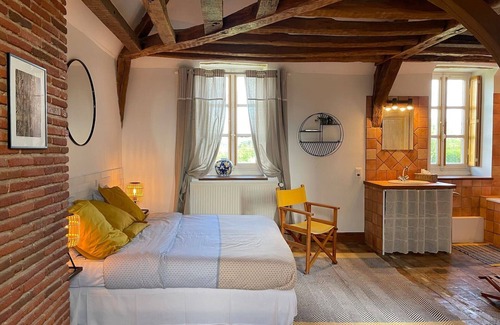 Paucourt Bed & Breakfast | Family Suite in Charming Home Near Paris with Forest Views