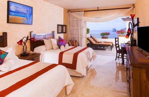 El Medano Ejidal Resort | Family Thanksgiving Luxury in 3Bd Presidential Penthouse on Cabo's Medano Beach