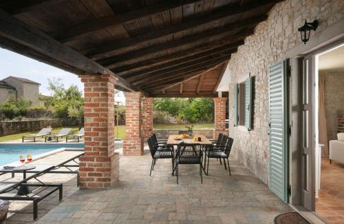 Sveti Lovrec Villa | Family villa Calluna with pool and grill in Porec